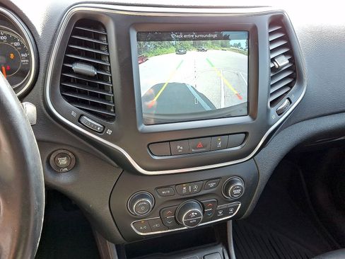 Used 2021 Jeep Cherokee Latitude Lux w/ Comfort/Convenience Group AWD/4WD image 15