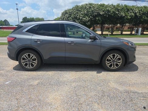 Used 2022 Ford Escape SEL w/ Technology Package FWD image 9