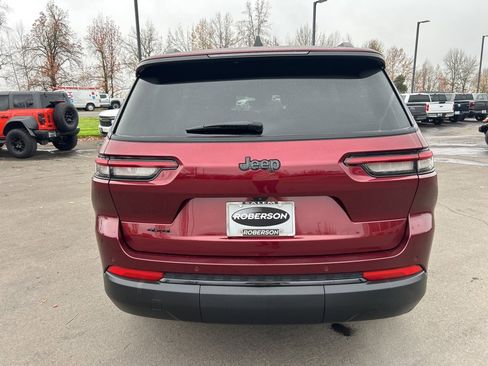 Certified 2023 Jeep Grand Cherokee L Laredo image 5