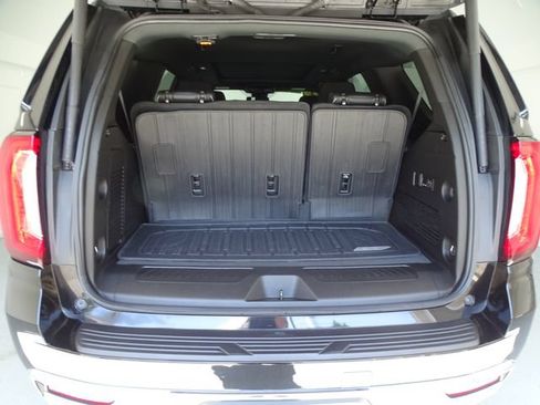 Certified 2023 GMC Yukon SLT w/ SLT Premium Package AWD/4WD image 23