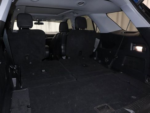 Certified 2022 Ford Explorer XLT w/ Equipment Group 202A image 18