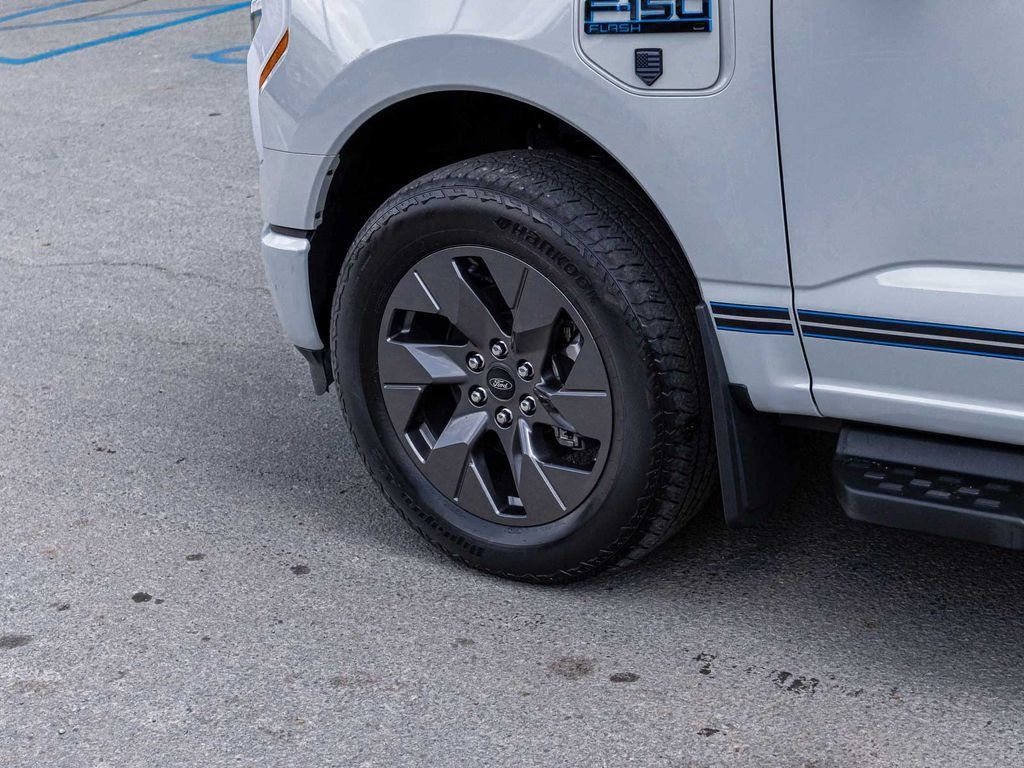 Used 2024 Ford F150 Lightning Flash AWD/4WD image 7