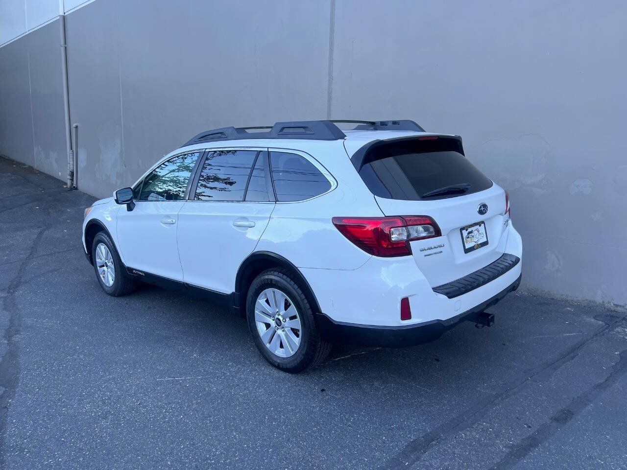 Used 2015 Subaru Outback 2.5i Premium AWD/4WD image 4