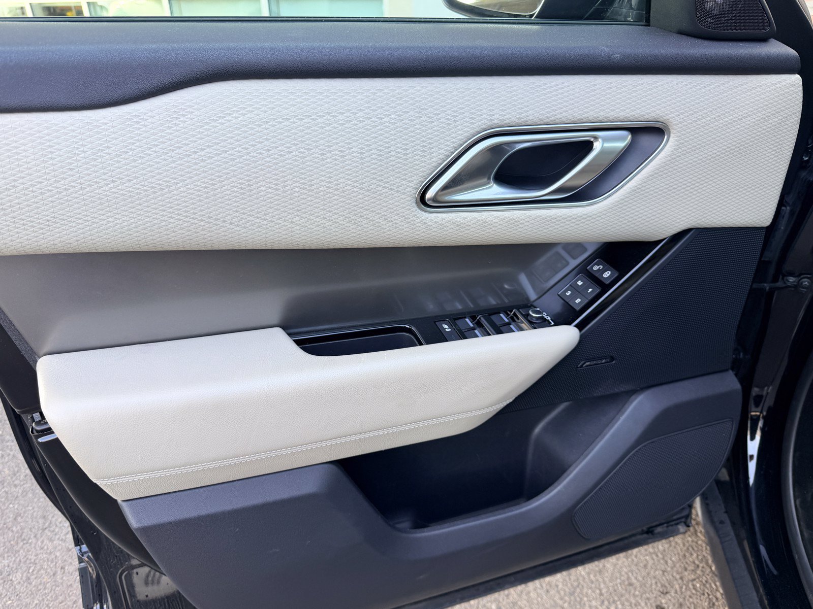 Used 2018 Land Rover Range Rover Velar S AWD/4WD image 13