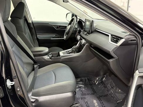 Certified 2021 Toyota RAV4 LE AWD/4WD image 28