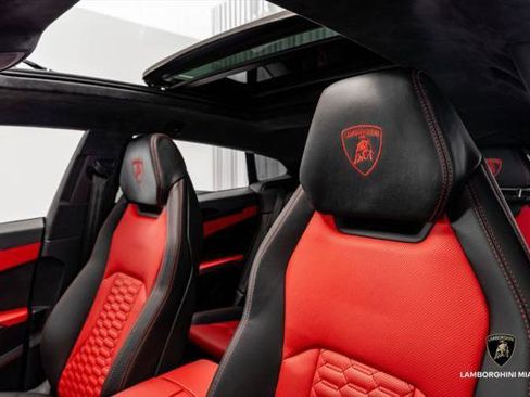 Used 2022 Lamborghini Urus AWD/4WD image 36