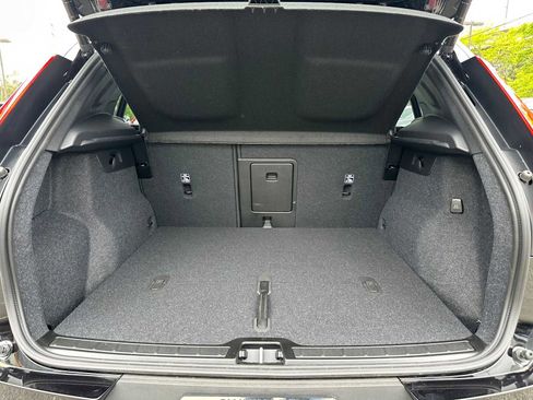 Used 2025 Volvo XC40 B5 Plus w/ Protection Package Premier AWD/4WD image 14