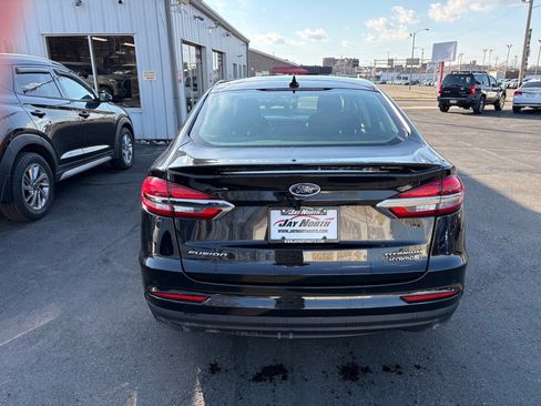 Used 2019 Ford Fusion Titanium image 4