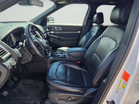 Used 2017 Ford Explorer Limited w/ Equipment Group 301A AWD/4WD image 9