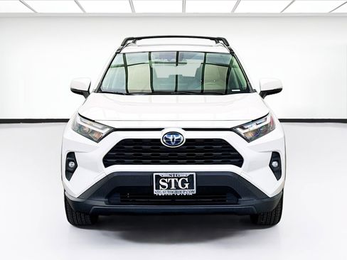 Used 2022 Toyota RAV4 XLE Premium image 2