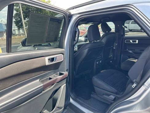 Used 2020 Ford Explorer XLT w/ Comfort Package image 21