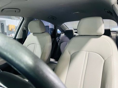 Used 2018 Hyundai Sonata SE image 2