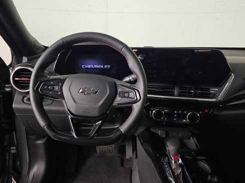 Used 2026 Chevrolet Trax RS w/ Sunroof Package FWD image 9