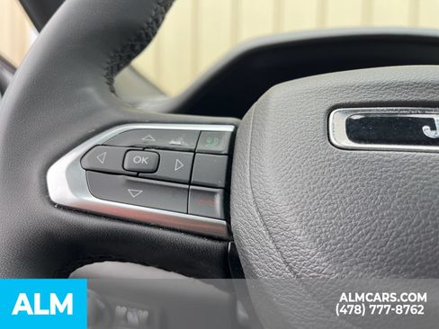 Used 2025 Jeep Compass Limited AWD/4WD image 17
