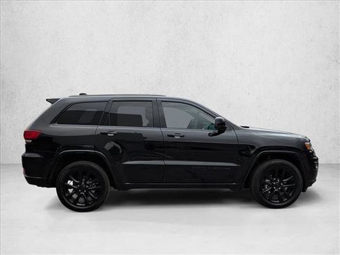 Used 2019 Jeep Grand Cherokee Altitude image 4