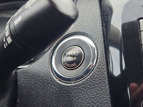 Used 2017 Nissan Rogue SL image 26