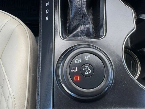 Used 2017 Ford Explorer Platinum AWD/4WD image 16