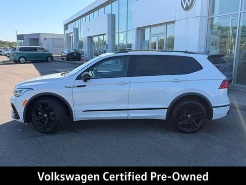 Certified 2024 Volkswagen Tiguan SE R-Line FWD image 2