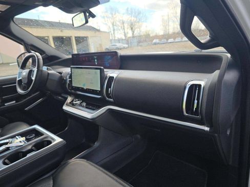 Used 2025 Ford Expedition Max Platinum w/ Stealth Appearance Package AWD/4WD image 17