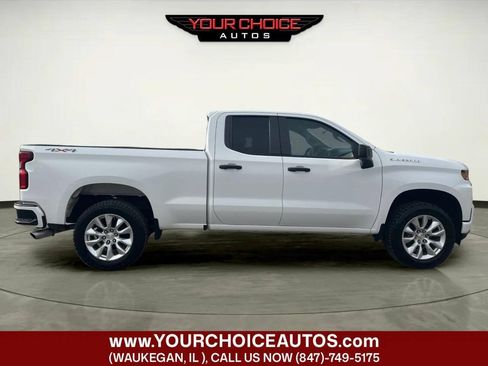 Used 2019 Chevrolet Silverado 1500 Custom w/ Custom Convenience Package AWD/4WD image 6