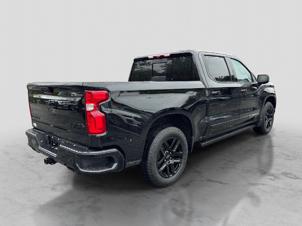 Used 2025 Chevrolet Silverado 1500 High Country w/ Midnight Edition AWD/4WD image 4