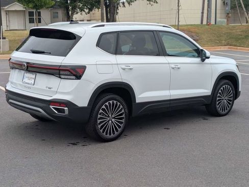 New 2026 Volkswagen Taos SE FWD image 4