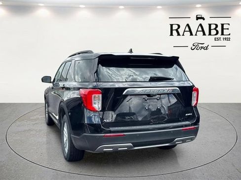 Used 2023 Ford Explorer XLT w/ Equipment Group 202A AWD/4WD image 18