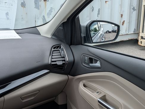 Used 2017 Ford Escape Titanium FWD image 18
