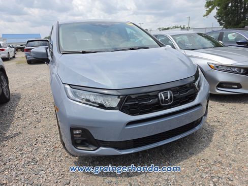 Used 2026 Honda Odyssey Touring image 3
