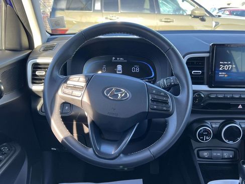 Used 2024 Hyundai Venue Limited image 19