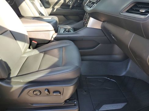 Used 2021 Chevrolet Tahoe Z71 w/ Luxury Package image 15