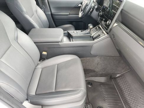 Used 2024 Lexus GX 550 w/ Accessory Package (Z1) AWD/4WD image 11