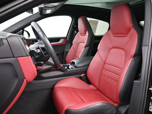 Certified 2025 Porsche Cayenne Coupe AWD/4WD image 5
