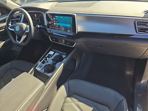 Used 2025 Volkswagen Atlas Cross Sport SE image 12