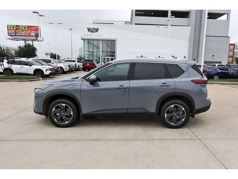 Used 2026 Nissan Rogue SV w/ SV Premium Package FWD image 3