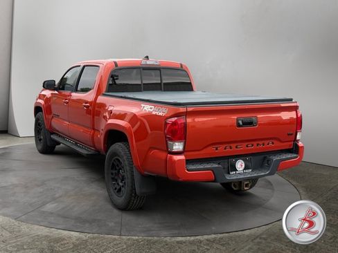 Used 2016 Toyota Tacoma TRD Sport AWD/4WD image 5