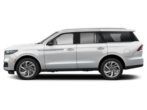 Used 2025 Lincoln Navigator Reserve AWD/4WD image 3