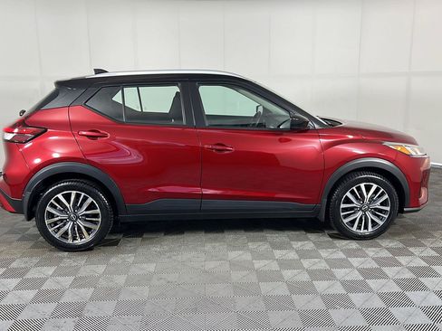 Used 2023 Nissan Kicks SV FWD image 3