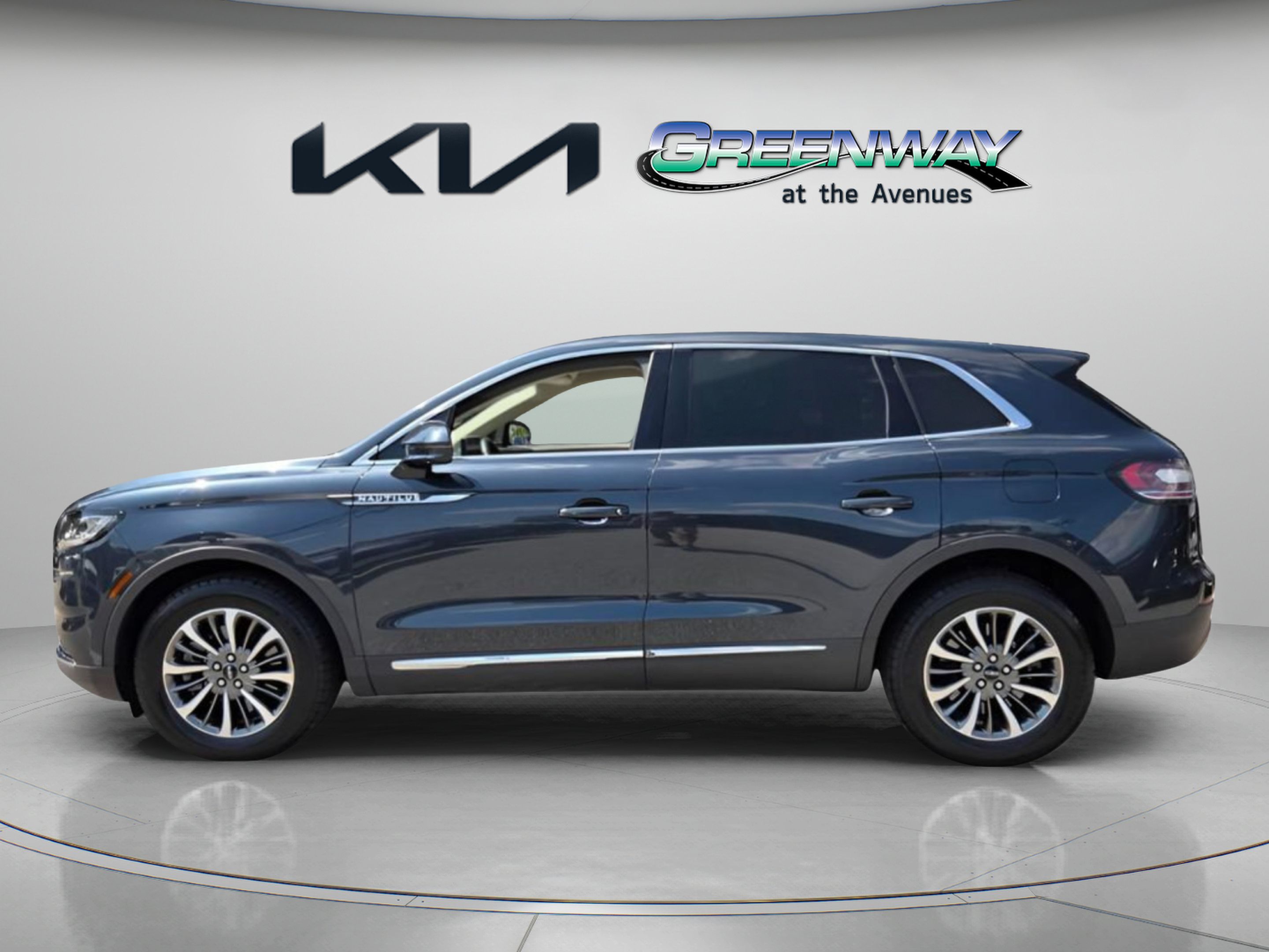 Used 2023 Lincoln Nautilus AWD w/ Premium Package image 4