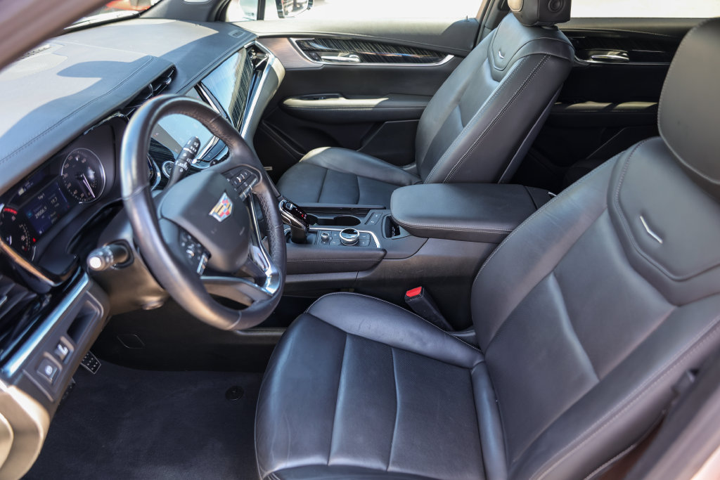 Used 2025 Cadillac XT6 Premium Luxury FWD image 9