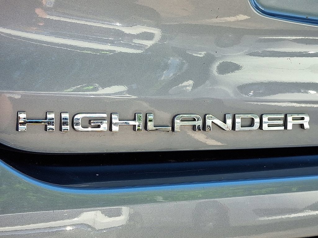 Used 2022 Toyota Highlander XLE AWD/4WD image 35