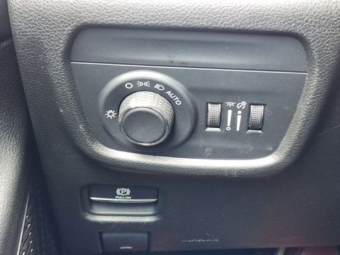 Used 2024 Jeep Grand Cherokee Laredo RWD image 20