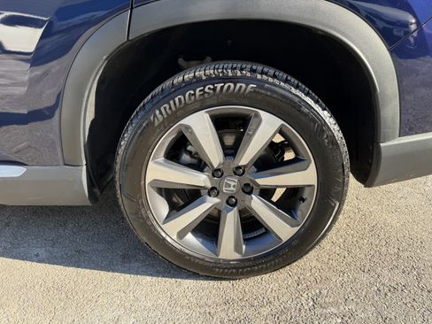 Used 2025 Honda Pilot Touring image 8