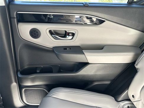 New 2025 Honda Pilot Touring image 15