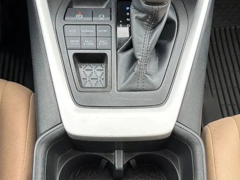 Used 2022 Toyota RAV4 LE AWD/4WD image 20