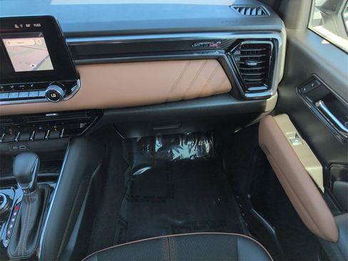 Used 2025 GMC Canyon AT4 image 17