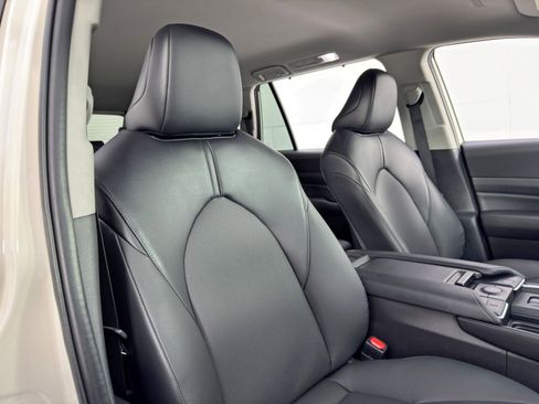 Used 2024 Toyota Grand Highlander XLE image 35