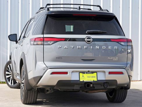 Used 2024 Nissan Pathfinder Platinum image 5