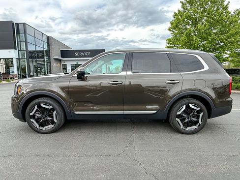 Certified 2023 Kia Telluride S AWD/4WD image 10