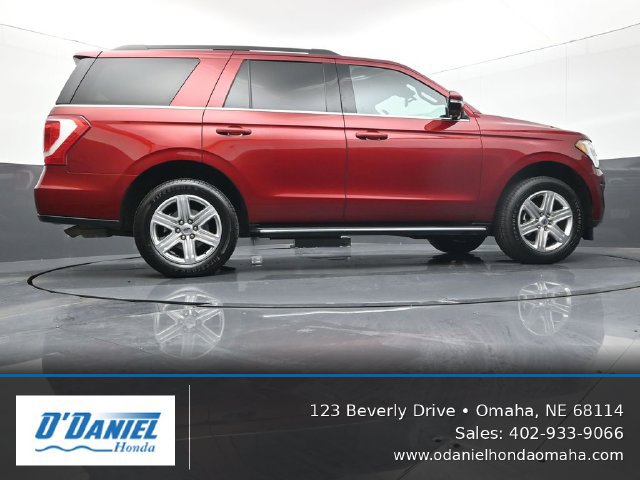 Used 2019 Ford Expedition XLT w/ Equipment Group 202A AWD/4WD image 13